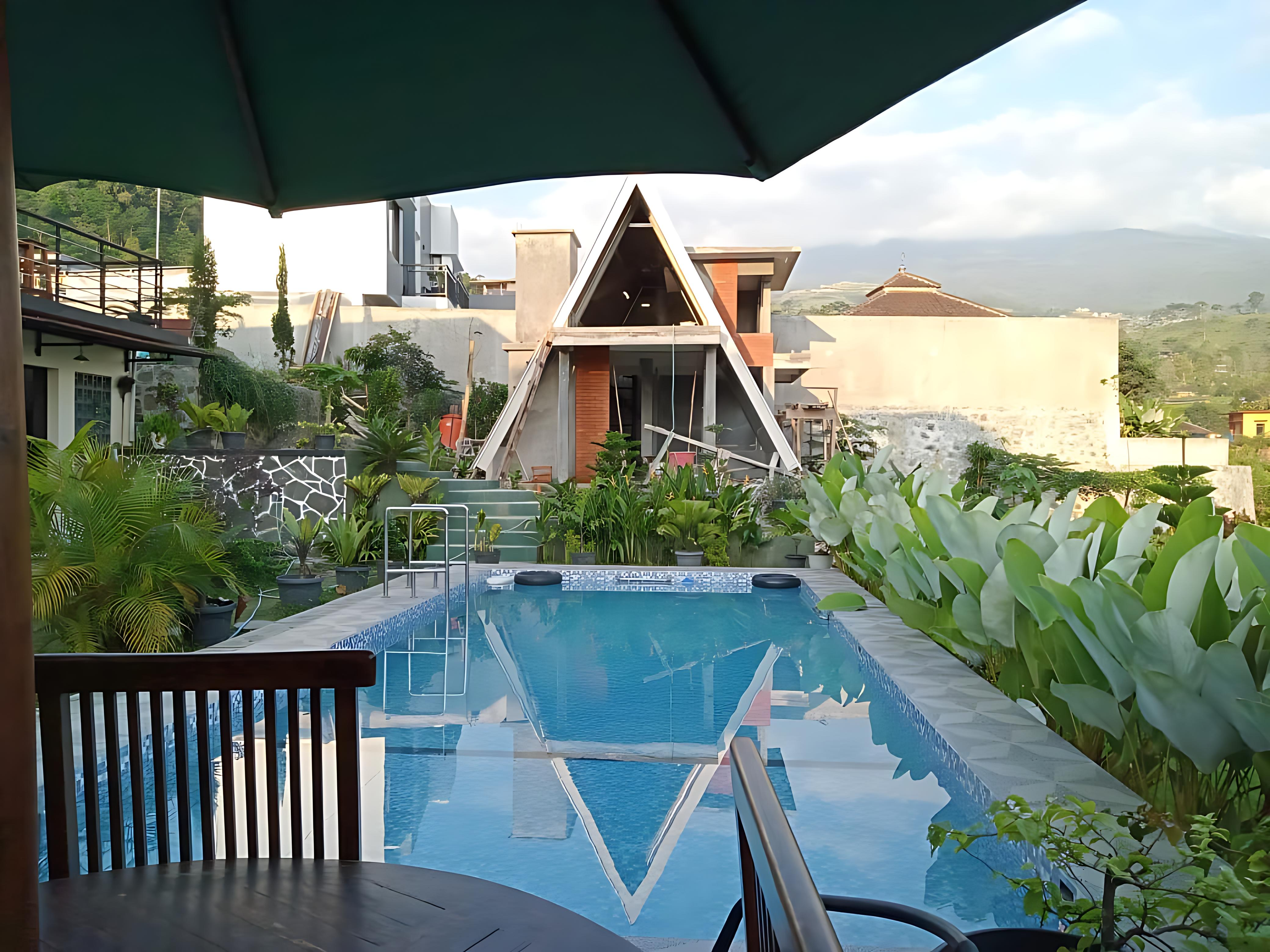 Villa Keluarga Syar'i H & Yoens Kemuning